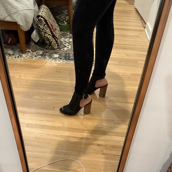 Caslon Nordstrom woman’s sandal bootie with block heel. Leather, size 7M. - Picture 8 of 10